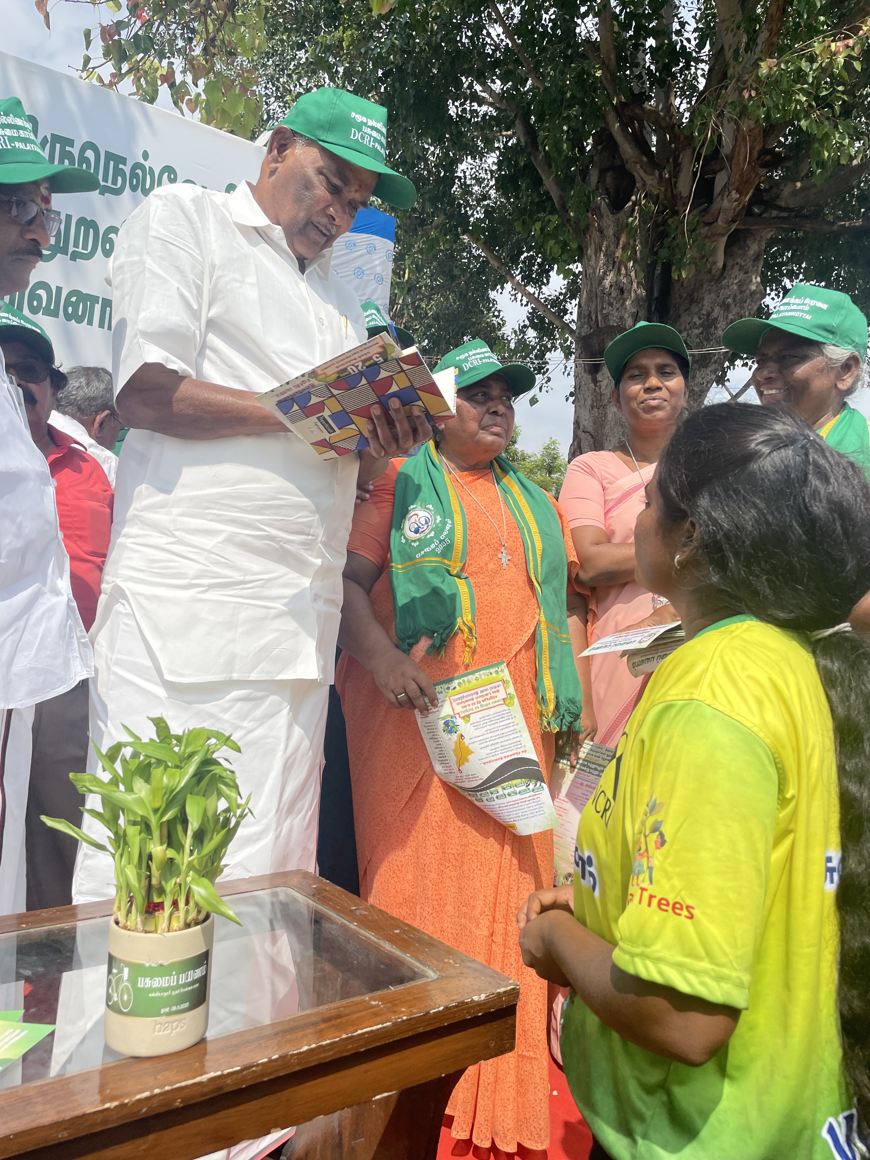 இயற்கையை காக்க தொடரும் பயணத்தில் இரண்டாம் நாள் ஆனது நேற்று  தொடங்கியது முதலில் கிறிஸ்துராஜா மேல்நிலைப் பள்ளியில் தொடக்க விழாவானது தொடங்கியது அதில் அருள்பணி சகோதரர் விக்டர் அவர்கள்  கருத்துரை வழங்கினார்.அருள் சகோதரி பிலோ அவர்கள் பசுமை பயணத்தின் முக்கியத்துவத்தை பற்றி கூறிவிட்டு கொடியை அசைத்து பசுமை பயணத்தை துவங்கி வைத்தார் இந்த பசுமை பயணத்தில் இக்னேஷியஸ் பள்ளி மாணவிகள் மற்றும் ஆசிரியர்கள் அருள் சகோதரிகள் இந்த பசுமை பயணத்தில் பசுமை வீரர்களுடன் இணைந்து தாமிரபரணி ஆற்றை நோக்கி பயணம் செய்தனர். சுமார் ஒன்பதரை மணி அளவில் பசுமை பயண வீரர்கள் அனைவரும் தாமிரபரணி ஆற்றின் அருகே வந்தடைந்தனர். அங்கு பனைமரம் நடுதல் நிகழ்ச்சியானது நடைபெற்றது அதில் தமிழக சட்டமன்ற தலைவர் அப்பாவு அவர்கள் சிறப்பு விருந்தினராக வருகை தந்திருந்தார். இக்னேஷியஸ் மாணவிகள் பறையாட்டம் ஆடி அனைவரையும் மகிழ்ச்சியடைய செய்தனர் அதை தொடர்ந்து அனைவரும் பனை விதைகளை விதைத்தனர். அதைத் தொடர்ந்து பேராயர் இல்லத்திற்கு பசுமை பயணம் வீரர்கள் தன்னார்வலர்கள் மாணவியர்கள் ஆசிரியர்கள் அனைவரும் வந்தடைந்தனர். அங்கு மரம் நடுதல் நிகழ்ச்சியானது நடைபெற்றது இந்த நிகழ்ச்சியில் கிறிஸ்து ராஜா பள்ளி மாணவிகள் மற்றும் கல்லூரி மாணவர்கள் இக்னேஷியஸ் பள்ளி மாணவர்கள் இவர்கள் அனைவரும் தங்கள் கலைகள் மூலம் இயற்கை பற்றி விழிப்புணர்வை தந்தனர். இந்த நிகழ்ச்சியில் பசுமை பயண வீரர்களான AICUF மாணவர்கள் இயற்கையை நாம் எப்படி சுரண்டுகிறோம் அதை எப்படி அழித்துக் கொண்டு இருக்கிறோம் என்பதை பற்றி விழிப்புணர்வு வீதி நாடகமானது நடித்துக் காட்டினர் இந்த நிகழ்ச்சிக்கு பிறகு மரம் நடுதல் நிகழ்ச்சியானது நடைபெற்றது மாணவர்கள் அருள் தந்தையர் அருள் சகோதரர்கள் மற்றும் பசுமை பயண வீரர்கள் அனைவரும் மரங்களை நட்டனர். அதைத்தொடர்ந்து  2.45 மணி அளவில் பசுமை பயண வீரர்கள் அனைவரும் தூத்துக்குடியை நோக்கி இயற்கை காக்கும் பயணத்தை தொடர்ந்தனர்...... செல்லும் வழியில் விதை பந்துகளை போட்டு கொண்டு சென்றனர் மாலை 5 மணி அளவில் பசுமை பயண வீரர்கள் சென்மேரிஸ் பாய்ஸ் ஹையர் செகண்டரி ஸ்கூல் தூத்துக்குடியில் சென்றடைந்தனர் அங்கு அருள்தந்தை சிங்கராயர் பசுமைப் பயண வீரர்களை பள்ளி மாணவர்களுடன் பறையிசை முழங்க வரவேற்றார் அதன் பிறகு பசுமை பயண வீரர்களுக்கு அறிமுக உரை சிங்கராயாரால் வழங்கப்பட்டது அதனை தொடர்ந்து பறை இசைக்கலைஞர்கள் தங்களது நடனத்தை ஆடினர் அதனைத் தொடர்ந்து