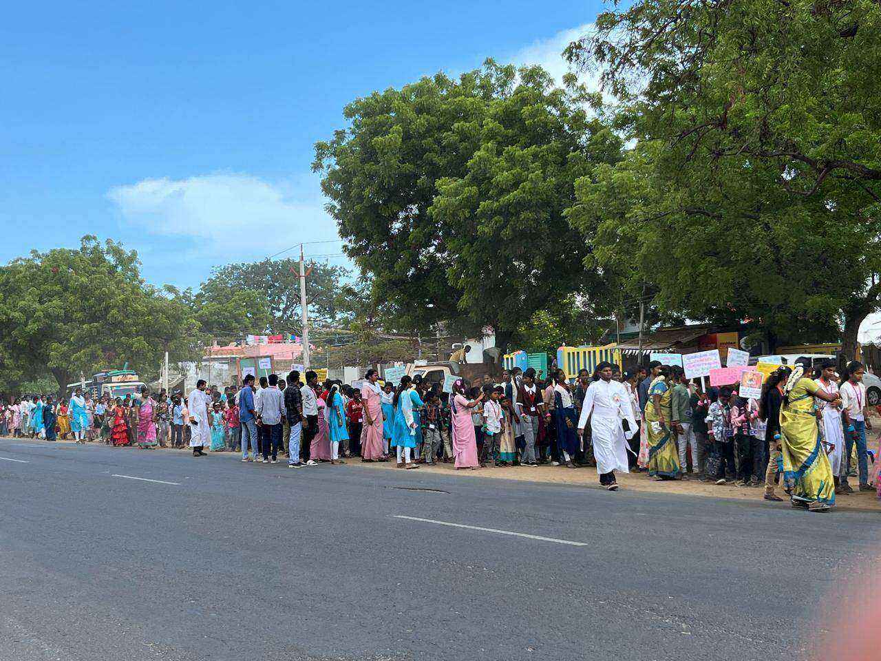 இணையத்தை விட்டு இயேசுவோடு என்ற தலைப்பில் துவங்கி ஒரு நாளை மழலையராய் அவர் மடியில் செலவிடுவோம் என்ற முழக்கத்தோடு மாநாடு மாலையில் நிறைவு பெற்றது.