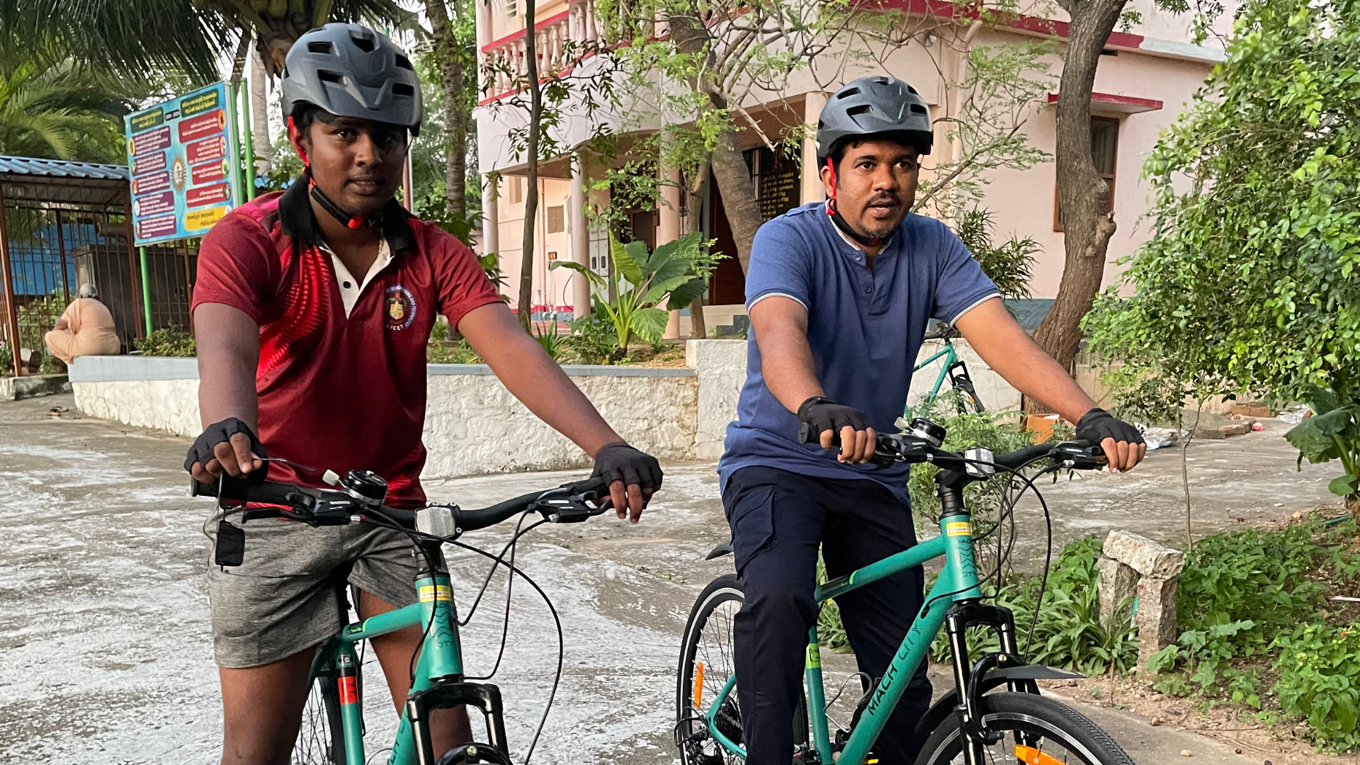 இயற்கையைக் காப்போம் வாழ்வுரிமையை மீட்போம் என்ற நிலைப்பாட்டை விழிப்புணர்வு ஏற்படுத்தும் வகையில் 780 கிலோமீட்டர் பயணத்தைக் கன்னியாகுமரியில் தொடங்கி சென்னை நோக்கி பயணமானது நேற்று தொடங்கியது.   பசுமை பயணத்தின் முதல் நாளில்  மிதிவண்டி பயணம் தொடக்க நிகழ்வாக கன்னியாகுமரி முக்கடல் சங்கமிக்கும் காந்தி மண்டபத்தின் முன்பாக விழிப்புணர்வு நிகழ்ச்சி நடைபெற்றது.இயற்கையைக் காப்போம் வாழ்வுரிமை மீட்போம் என்ற விருதுவாக்கோடு பசுமைப் பயணம் தொடங்கியது.இதில் கன்னியாகுமரி நகராட்சி தலைவர் திரு.குமரி ஸ்டீபன் அவர்கள் தலைமைத் தாங்கி நிகழ்ச்சியைத் தொடங்கி வைத்தார். களரி குழுவினரின் பறை இசையோடு விழிப்புணர்வு பசுமைப்பணம் தொடங்கியது.   கோட்டாறு மறைமாவட்டத் துறவியர் பேரவைத் தலைவர் அருட்பணி பிரிட்டோ பீட்டர் அவர்கள் அனைவரையும் வரவேற்றார். தமிழகத் துறவியர் பேரவைத் தலைவர் அருட்சகோதரி.மரிய பிலோ அவர்கள் அறிமுக உரையாற்றினார். இயற்கை பற்றிய இளம் மாணவர்களின் பார்வை என்ற தலைப்பில் பள்ளி மாணவர்களின் விழிப்புணர்வு கலை நிகழ்ச்சிகள்  நடைபெற்றது.பள்ளி மாணவர்களின் பழங்குடியினர் அணிவகுப்பு நடைபெற்றது. இயற்கையைக் காப்போம் என்ற தலைப்பில் கன்னியாகுமரி நகராட்சித் தலைவர் திரு. குமரி ஸ்டீபன்  அவர்கள் பேசினார்.     இயற்கையைக் காக்க இயக்கமாவோம் என்ற தலைப்பில் கன்னியாகுமரி வட்டார முதன்மைப் பணியாளர் அருட்பணியாளர் ஜான்சன் அவர்கள் கலந்து கொண்டு  கருத்துரை ஆற்றினார்.    களரி குழுவினரின் இயற்கையை காப்போம் கருத்துருவில் விழிப்புணர்வு பாடல் பாடினர். கோட்டாறு குழித்துரை மறை மாவட்ட துறவியர் அனைவரும் கலந்துகொண்டனர். சிறப்பு விருந்தினர்கள் அனைவரும் கொடியைசைத்து மிதிவண்டி பயணத்தைத் துவக்கி வைத்தனர்   12.30 மணியளவில் நாகர்கோவிலில் வடசேரி வரவேற்பு நிகழ்ச்சி நடைபெற்றது. நாகர்கோவில் வந்த பசுமைப்பயண மிதிவண்டி விழிப்புணர்வாளர்களுக்கு உற்சாக வரவேற்பு அளிக்கப்பட்டது. களரி குழுவினரின் பறையிசை முழக்கத்தோடு நிகழ்ச்சித் தொடங்கியது.  அருட்சகோதரி.கலா அவர்கள் அனைவரையும் வரவேற்றார். தமிழ்நாடு துறவியர் பேரவைத் தலைவர் அருட்சகோதரி மரிய பிலோ அவர்கள் அறிமுகவுரை ஆற்றினார்கள்.இயற்கை அன்னையைக் காப்போம் என்ற தலைப்பில் மாநகராட்சி துணைமேயர் திருமதி.மேரி பிரின்சி லதா அவர்கள் இயற்கை நம் வாழ்வில் எவ்வளவு முக்கியம் என்பதை பற்றி சிறப்புரை ஆற்றினார்.  பறையிசையோடு மீண்டும் விழிப்புணர்வு மிதிவண்டி பயணம் தொடர்ந்தது.பச